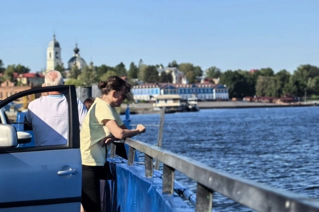 Вид на город с воды поражает.