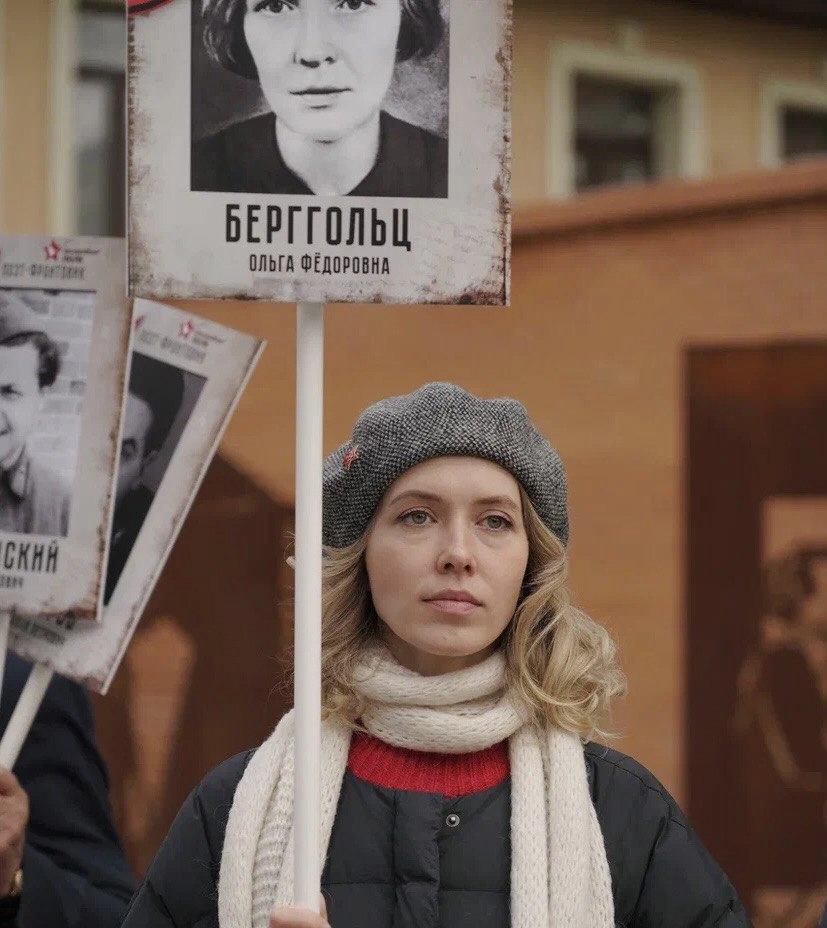 На вечере прозвучат стихи поэтессы Ольги Берггольц. Она прославилась своими стихами на военную тему, которые сочинила, находясь в блокадном Ленинграде.