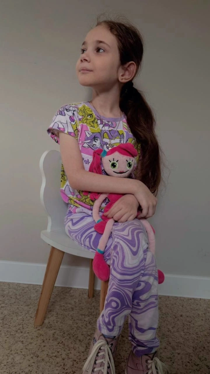 Арнелла Персаева из Осетии пошла в школу