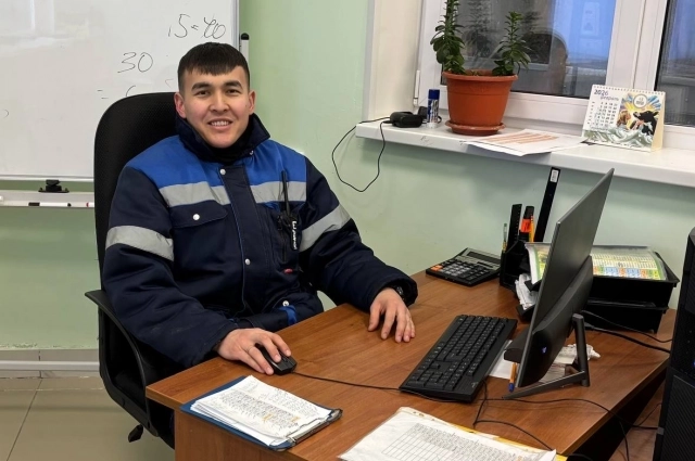 Инженер на селе - на вес золота. А, когда он ещё и блогер, привлекающий в хозяйство молодые кадры, то вообще ему цены нет.