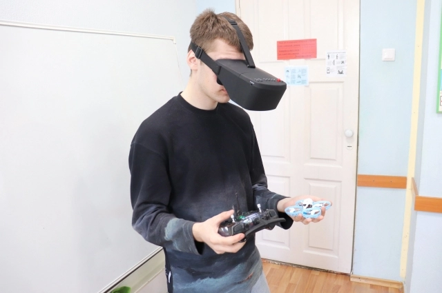 Сначала обучение идёт в виртуальной среде