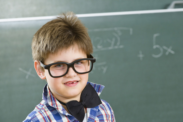 Что лучше очки или линзы при близорукости у детей школьного возраста
