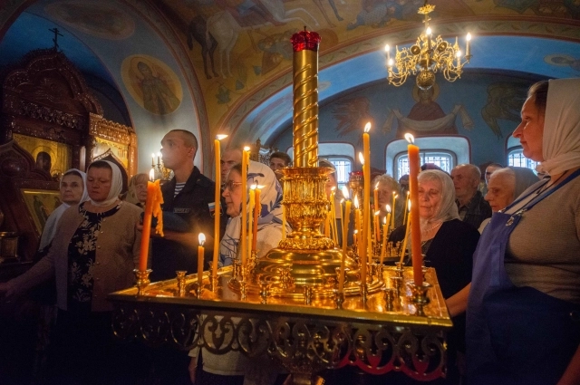 В этот день верующие должны быть в храме.