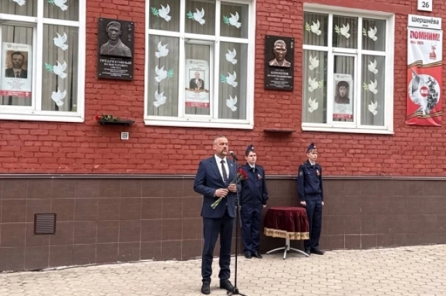 Вадим Радченко на торжественном митинге в школе№ 20.