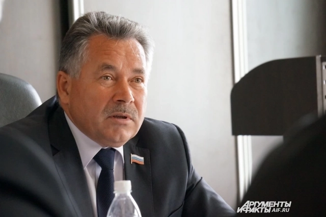Виктору Плюснину 64 года, депутатом он стал в 2000 году.