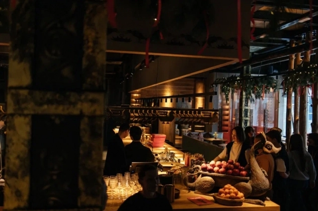 Это демократичное место, куда можно каждому прийти независимо от его финансового состояния быстро и вкусно поесть.