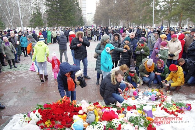 свеча памяти трагедия в кемерово акция митинг траурный сбор новосибирск
