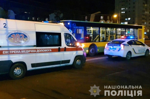 В ВИННИЦЕ ПЕШЕХОДА СБИЛА МАРШРУТКА, А ЗАТЕМ АВТО ИНКАССАТОРОВ: ФОТО