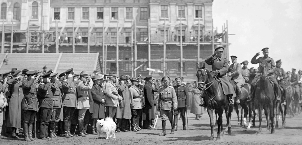 Смотр белой армии в Омске. Конец весны – начало лета 1919 г.