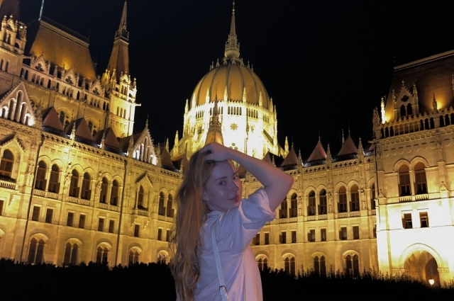 На прогулке.