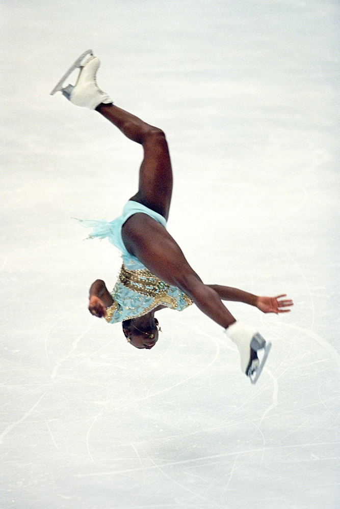 Олимпийские игры в Нагано, 1998 год. Сурия Бонали выполняет запрещенное сальто на льду.