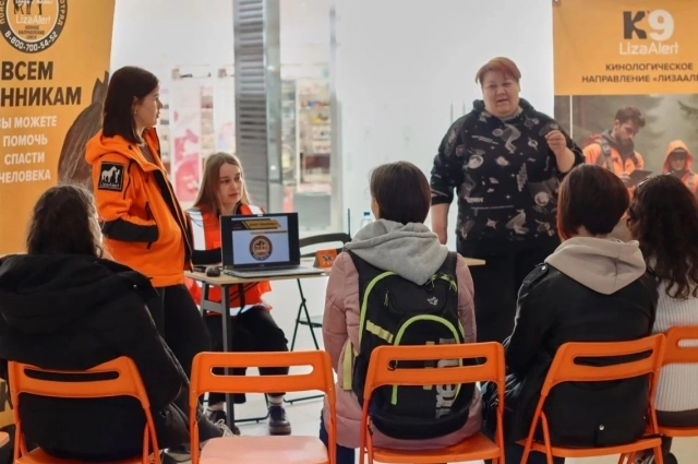 Омичам рассказали, как животные помогают искать людей.