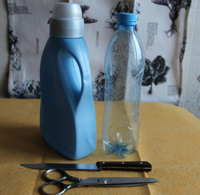 Вторая жизнь пластиковых бутылок: делаем из их совки, горшки и украшения