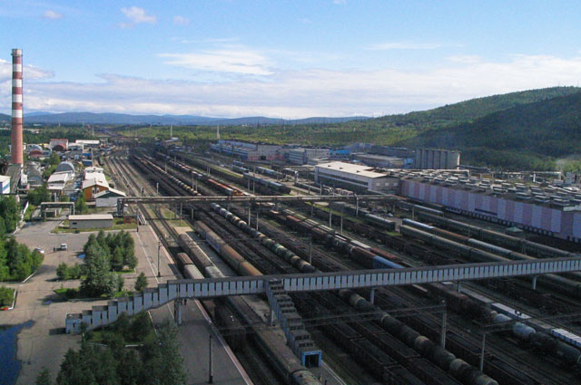 Общий вид на железнодорожные пути станции Тында, Амурская область. Амуро-Якутская железнодорожная магистраль.