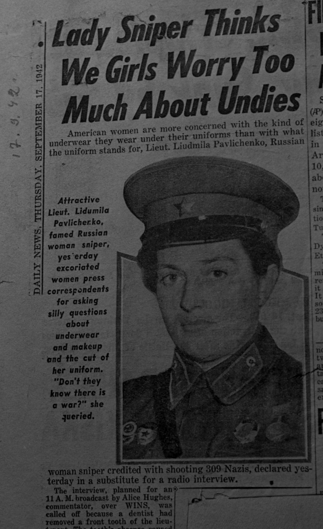 Пуликация из американской газеты «DAILY NEWS» от 17 сентября 1942 года (разгар Сталинградской битвы) под заголовком «Стреляй, как Людмила Павличенко».