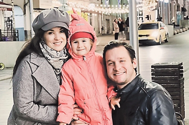 Ольга с дочкой Майей и мужем Григорием.