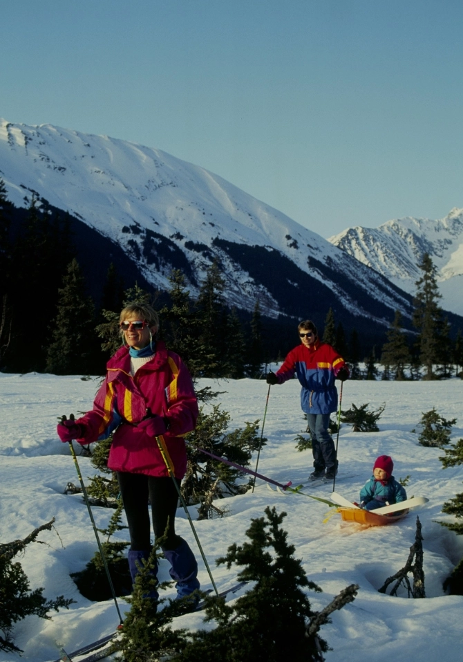 Эти куртки стали носить все, появились разные вариации.
