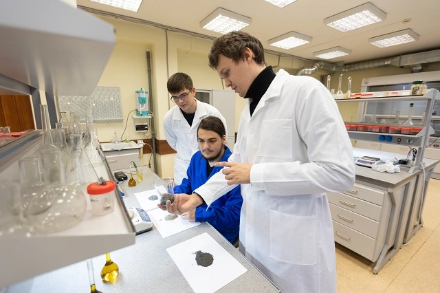 Уральские ученые создали способ экологичной добычи нанозолота