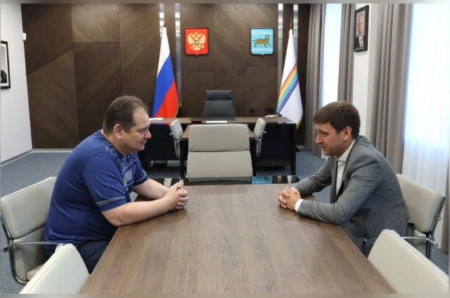 В одно мгновенье Закиров стал вхож в высокие кабинеты.