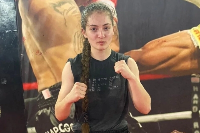 Анна профессионально занималась тайским боксом.