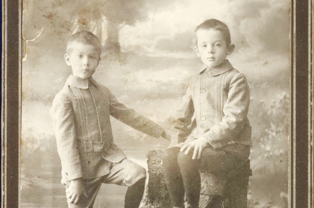 Младшие сыновья Капитона Батюшкина. Сергей и Алексей. 