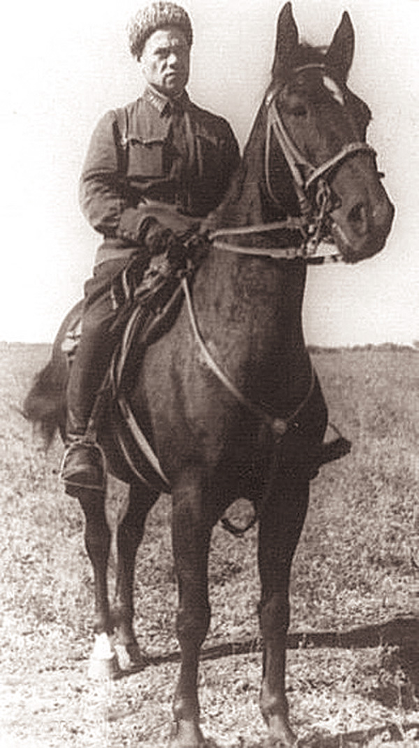Минигали Шаймуратов во главе 112-й башкирской дивизии.