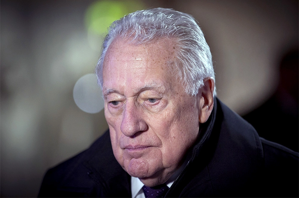 Клинт Хилл.