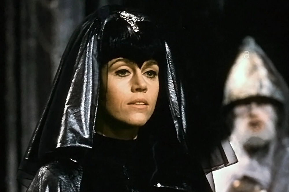 Джейн Фонда. Кадр из фильма «Синяя птица» (1976)
