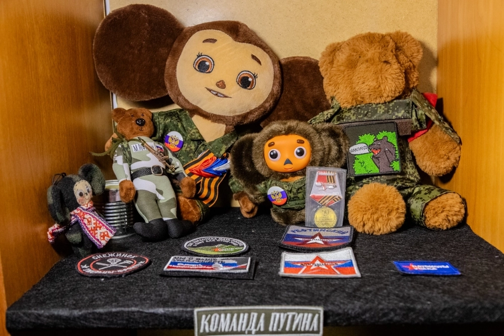 Плюшевые чебураки и мишки помогают бойцам не утратить человечность.
