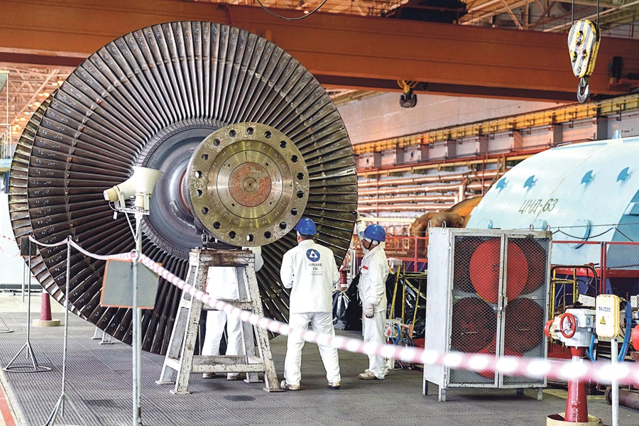 Планово-предупредительные ремонты двух действующих энергоблоков Курской АЭС были выполнены на 10 суток раньше намеченных сроков.