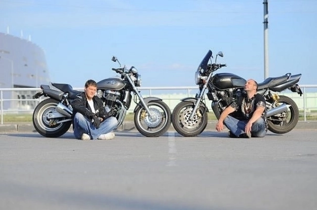 Максим и его лучший друг Максим, погибший несколько лет назад. «Встретятся на облаках», — говорят теперь друзья байкеров.