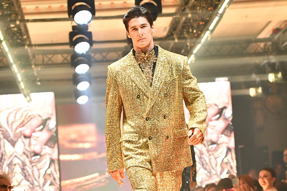 мужчина, подиум, мужской костюм