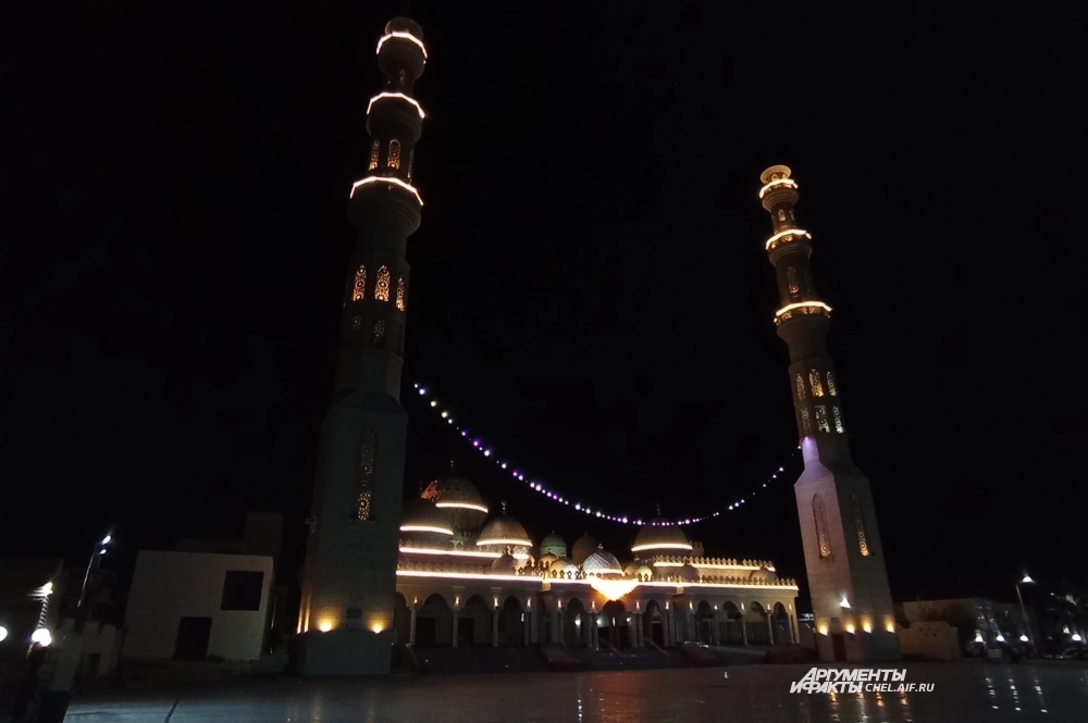 Одна из мечетей, сюда возят экскурсии.