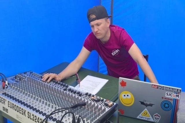 Свой продюсерский центр у Никиты уже есть, он пишет и записывает молодых артистов, публикует их на интернет-площадках.