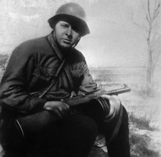 Писатель Аркадий Гайдар на фронте в дни Великой Отечественной войны 1941-1945 гг