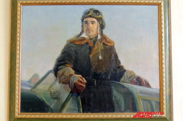 https://static1-repo.aif.ru/1/b5/779673/94acc751cd51071b787ac6cdf5912e37.jpg  Этот портрет дома у Николая Жугана каждый день напоминает ему о службе в годы войны. 