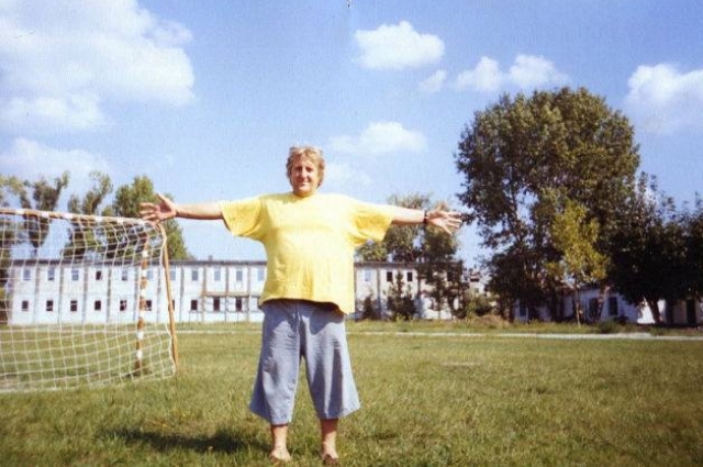 В юности Леонид Шепелев играл в футбол.
