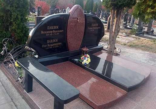 Надгробие.