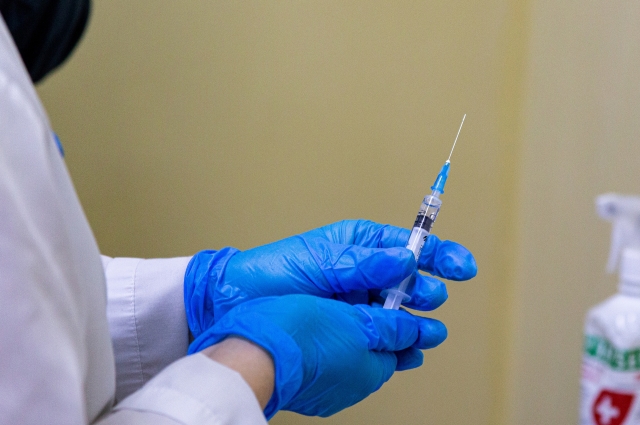 У жителей Алтайского края есть возможность поставить прививку против ковида и гриппа в новогодние праздники.