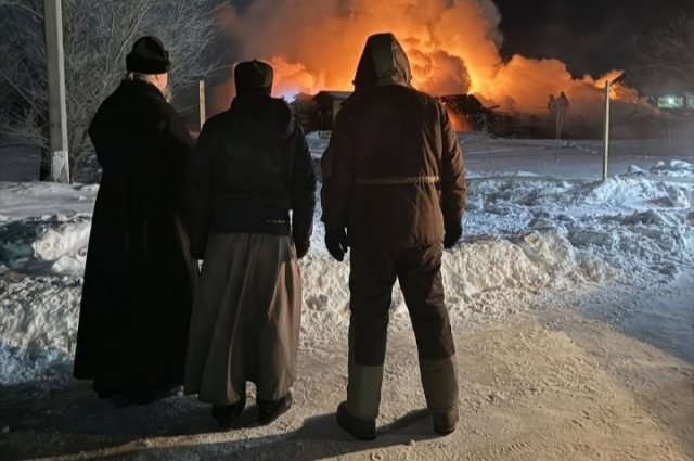 Дионисий посетил место пожара в селе Марьяновка.