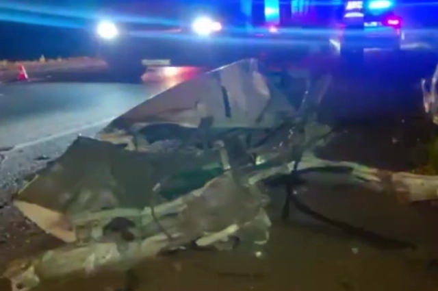 Микроавтобус превратился в груду металлолома.