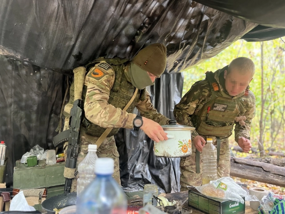 Быт на передовой тоже заслуживает фотофиксации для истории.