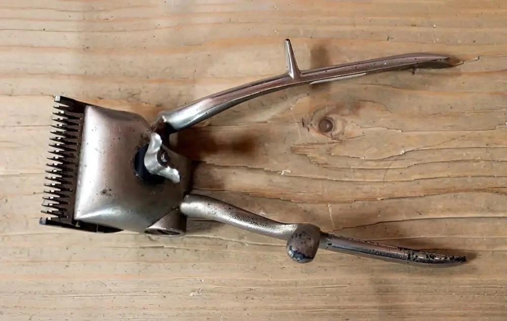 Машинка для стрижки волос из дома родителей первого космонавта.