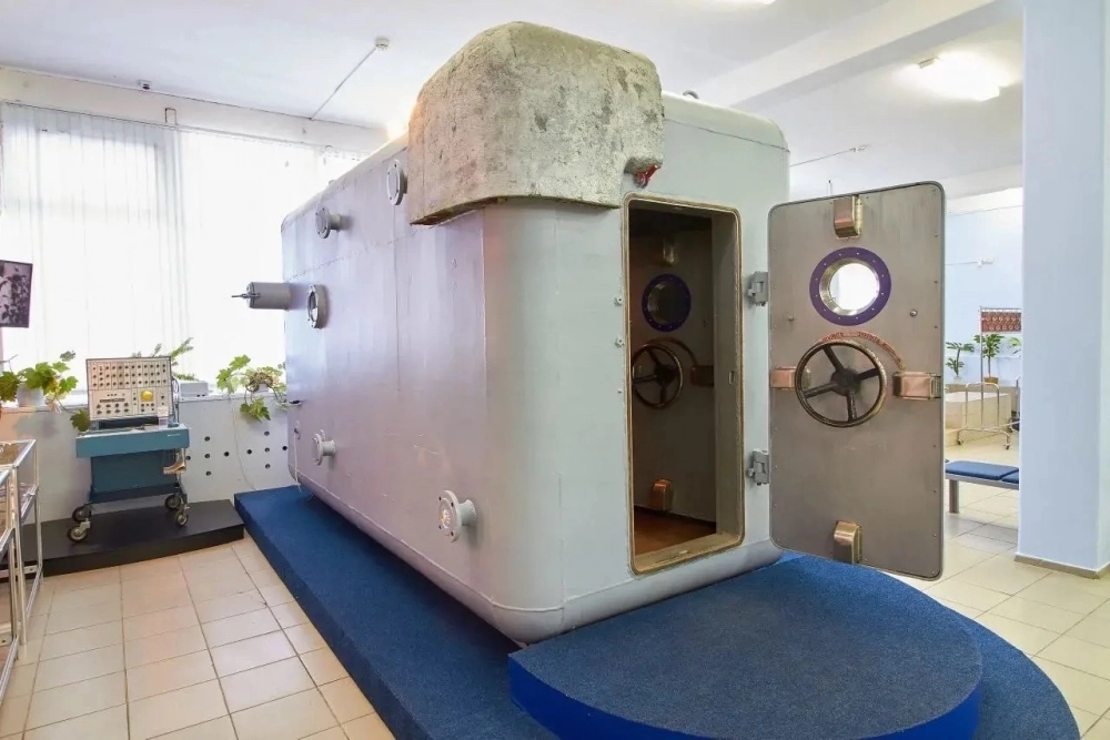 Стационарная сурдобарокамера СБК-48, где Юрий Гагарин проходил испытания перед полетом.