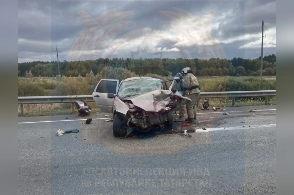 В результате аварии погибли два человека.