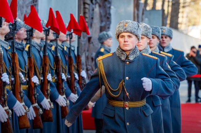 В Екатеринбурге проходят мероприятия в честь 80-летия Сталинградской битвы