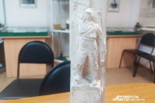 Макет памятника танкистам-добровольцам.