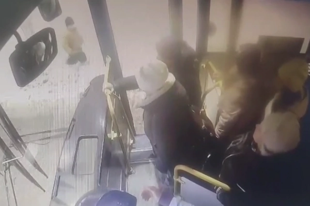 Встреча Артёма в автобусе.