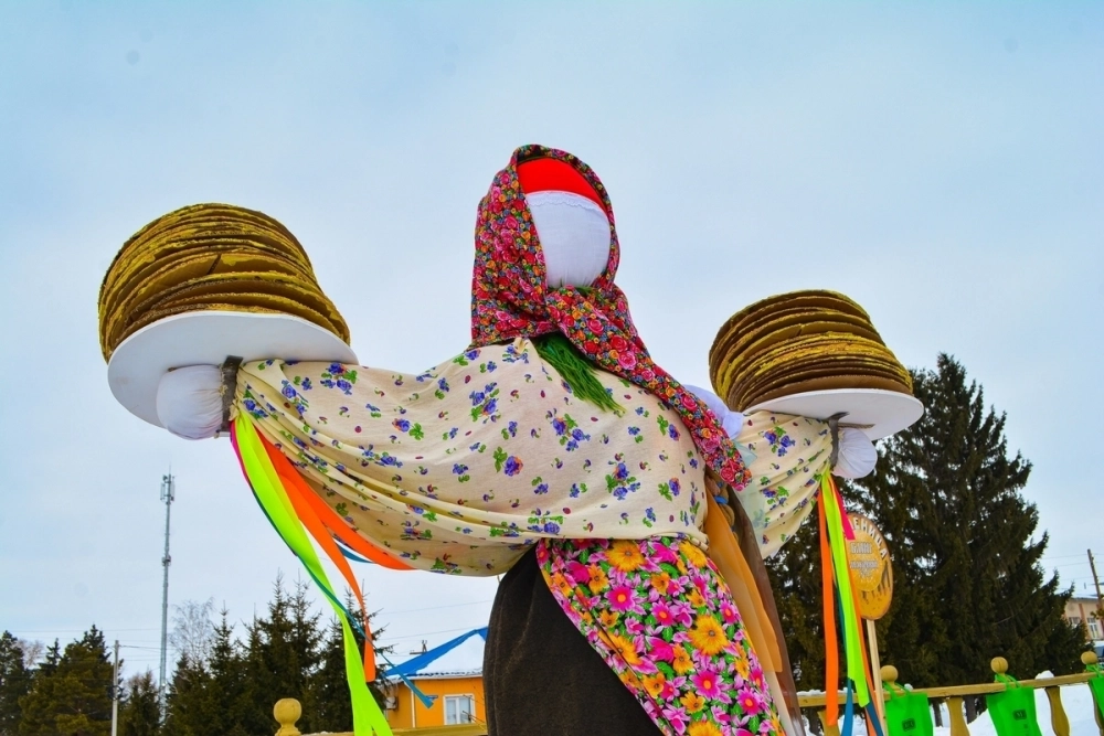 Современный обряд сожжения чучела приобрёл более карнавальный характер.