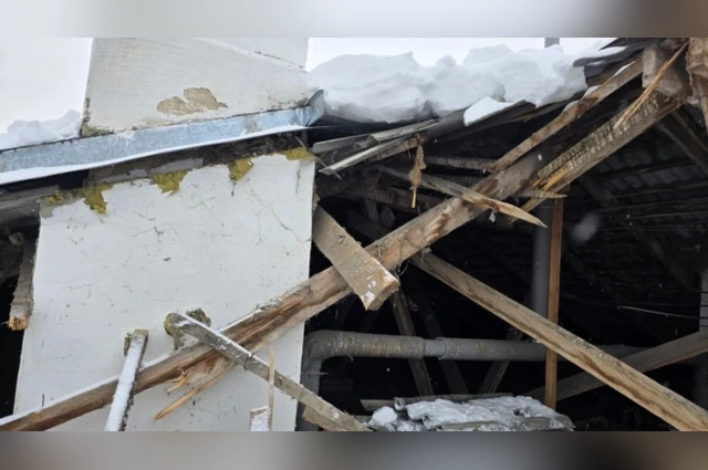 За месяц в регионе обрушилось более 10 крыш.